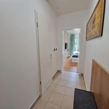 Platinum Apartment *